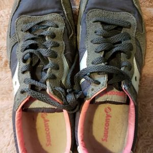 Saucony size 9 BULLET